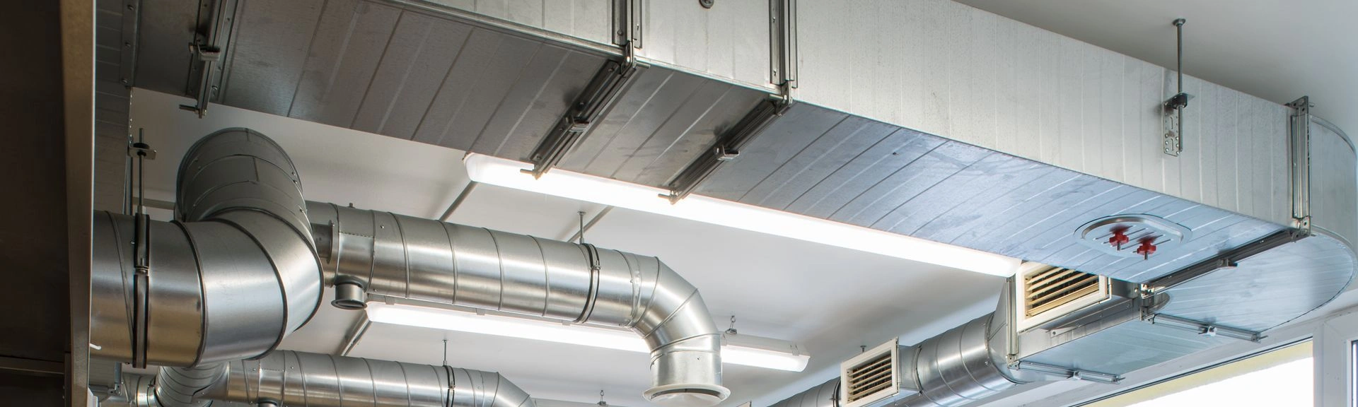 Smoke exhaust equipment has been installed.